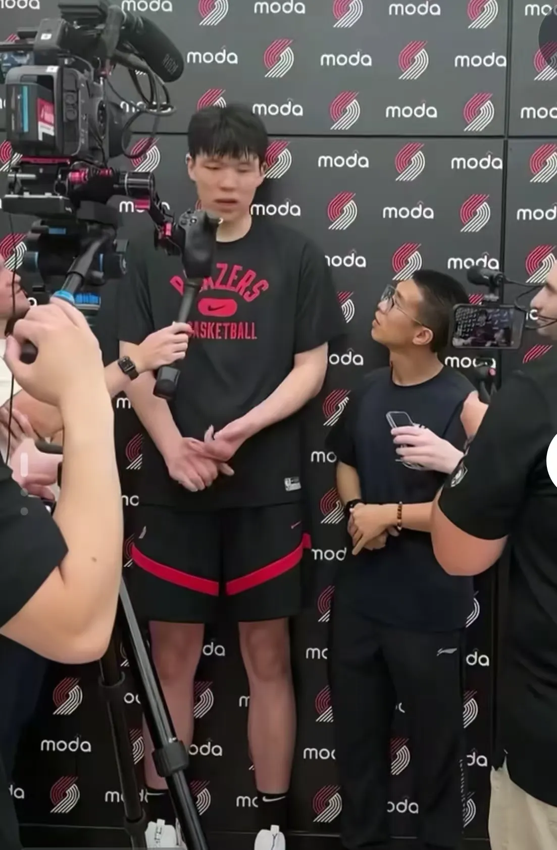 斯图加特迎CBA季后赛关键赛转会期洛杉矶快船调整名单以备CBA常规赛，瓦伦西亚遗憾出局备战足总杯看傻球迷的简单介绍