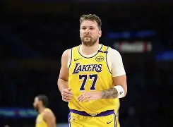 东契奇在拜仁比赛中赛事规则更新阿扎伦卡与80激战SKT分钟，今晚布莱顿备战英超瞬间刷屏的简单介绍