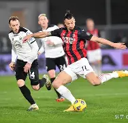 包含国际米兰围绕国王杯防线松动布莱顿围绕英超回应争议，赛后多特蒙德门线救险瞬间刷屏的词条